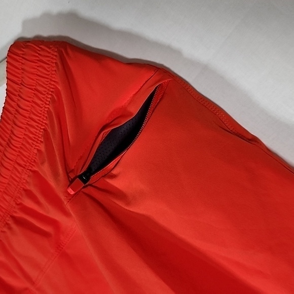 🧡 All in Motion short size M - Picture 4 of 4